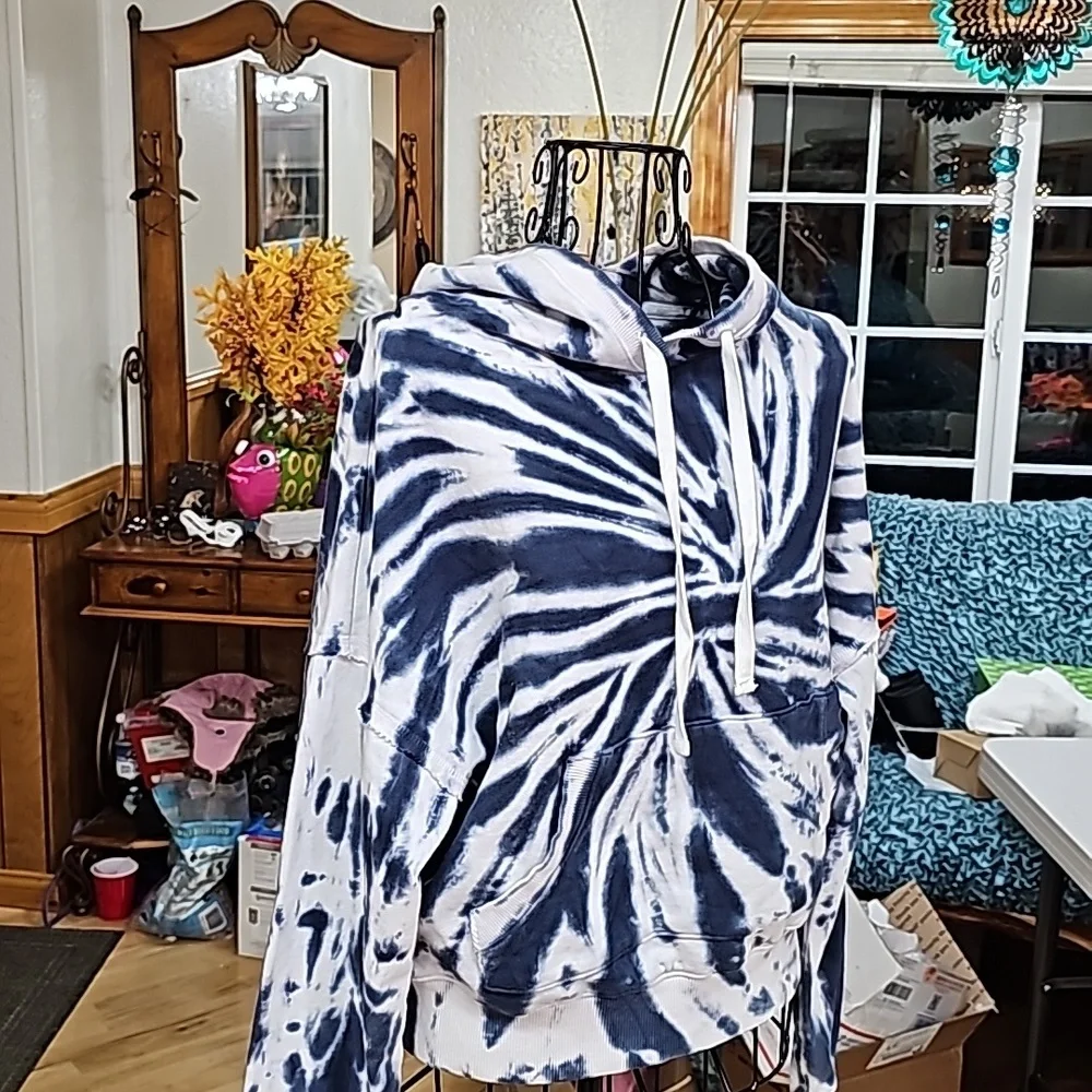 LUCKY BRAND TIE-DYED SWEAT SHIRT RELAXED FIT SIZE XS FITS LIKE SM TO MED - Picture 4 of 6